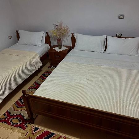 Tourists Guest House Gjirokastra Kültér fotó