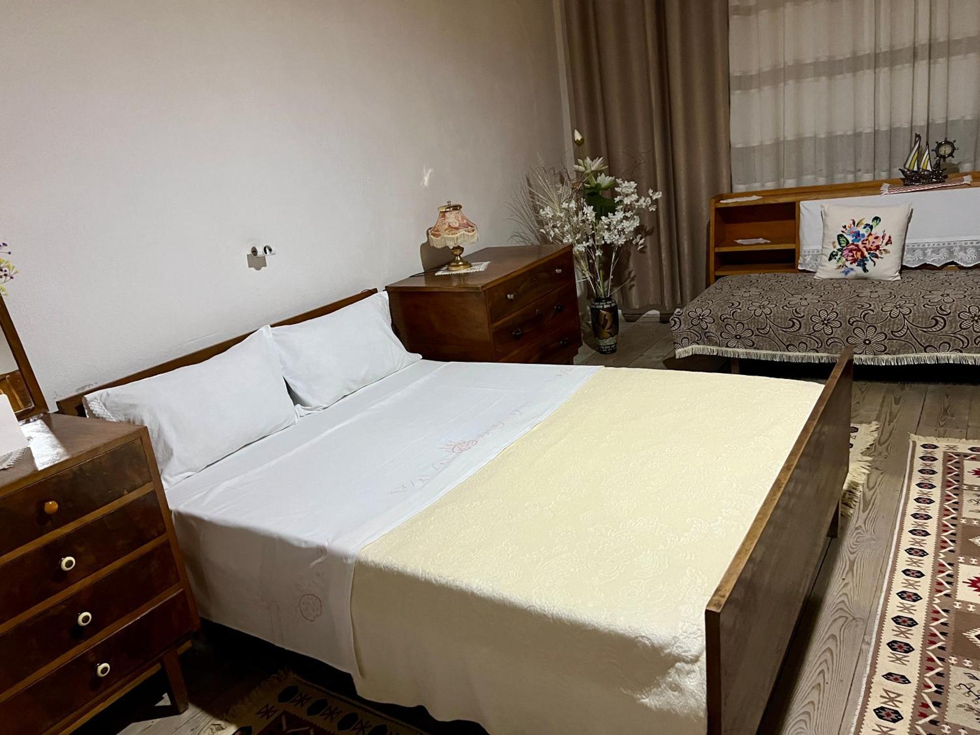 Tourists Guest House Gjirokastra Kültér fotó