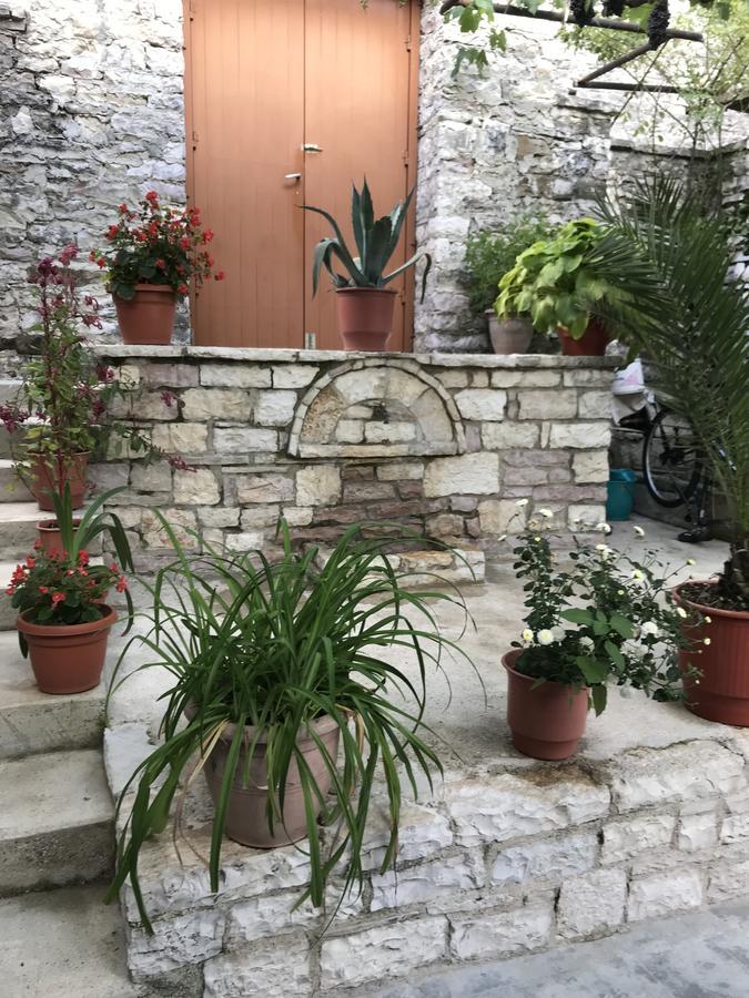 Tourists Guest House Gjirokastra Kültér fotó